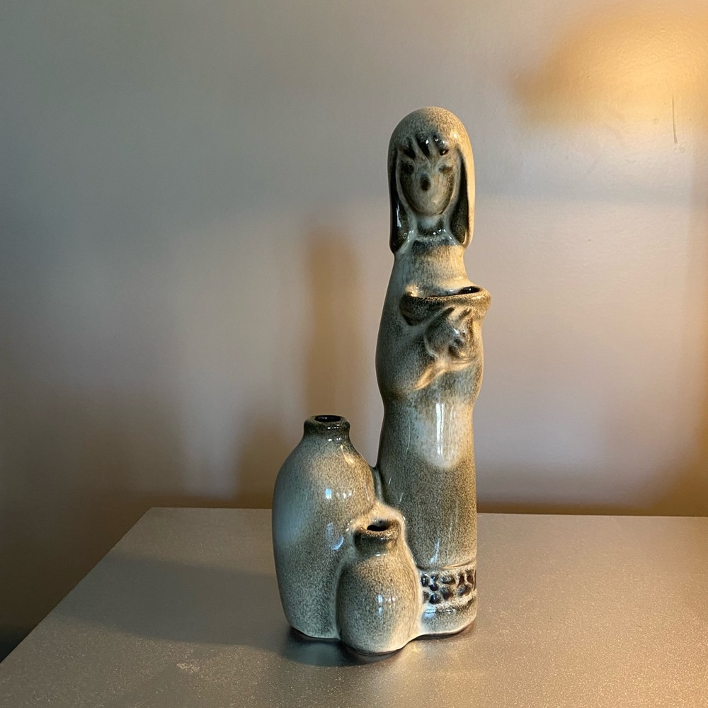 HOWARD PIERCE Girl with pots “Collectibles”